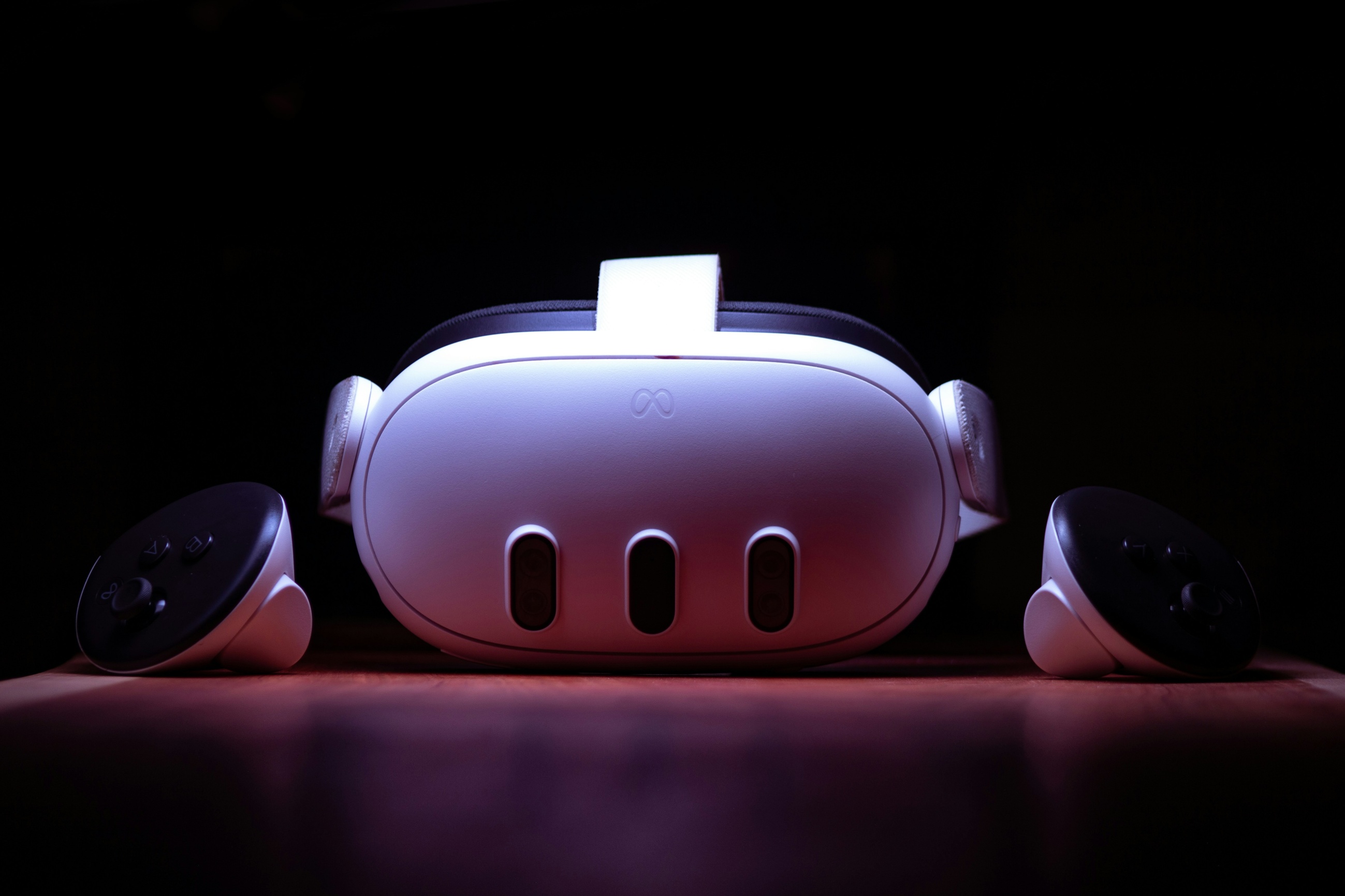 Meta Phoenix ultralight headset design with compute puck