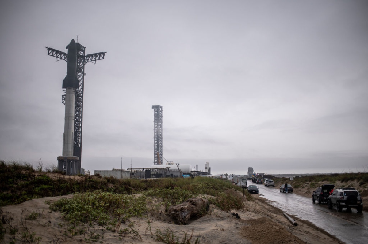 Starship Flight 14 delay exposes SpaceX ship-catch prep for Flight 15