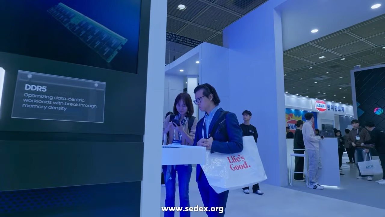 Comparison of Samsung and SK Hynix HBM4 architectures