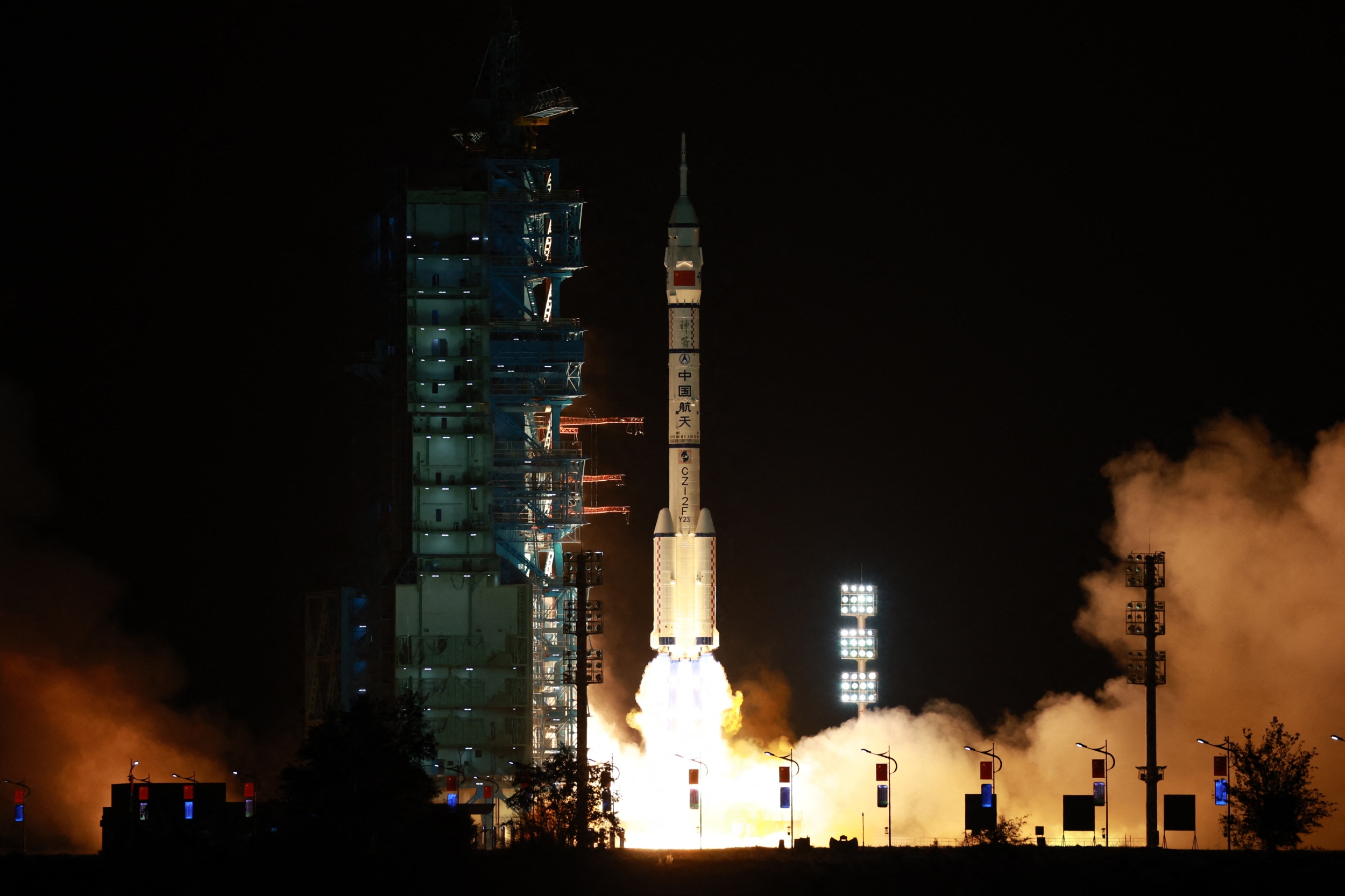 Chinese spacecraft preparation for suborbital flight