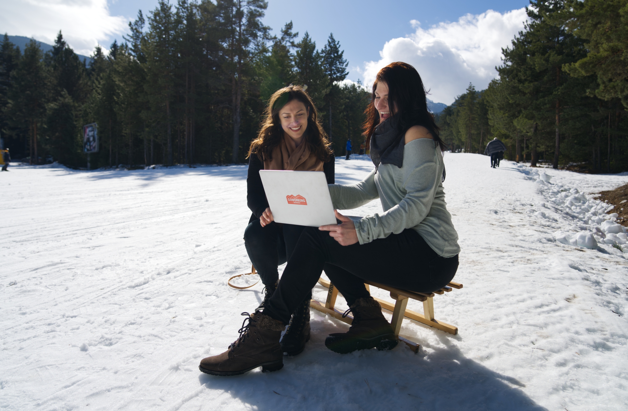 Digital nomad working in a mountain setting, illustrating the shift to formalized legal work arrangements