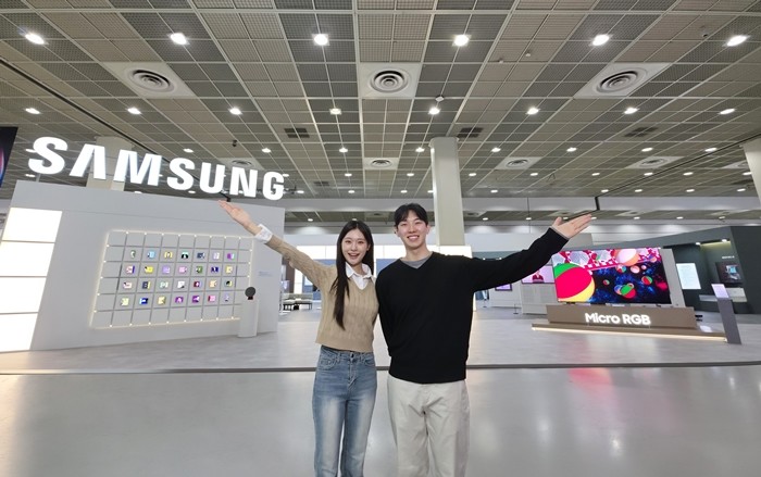 Samsung Electronics KES 2026 booth AI life experience zone panoramic view