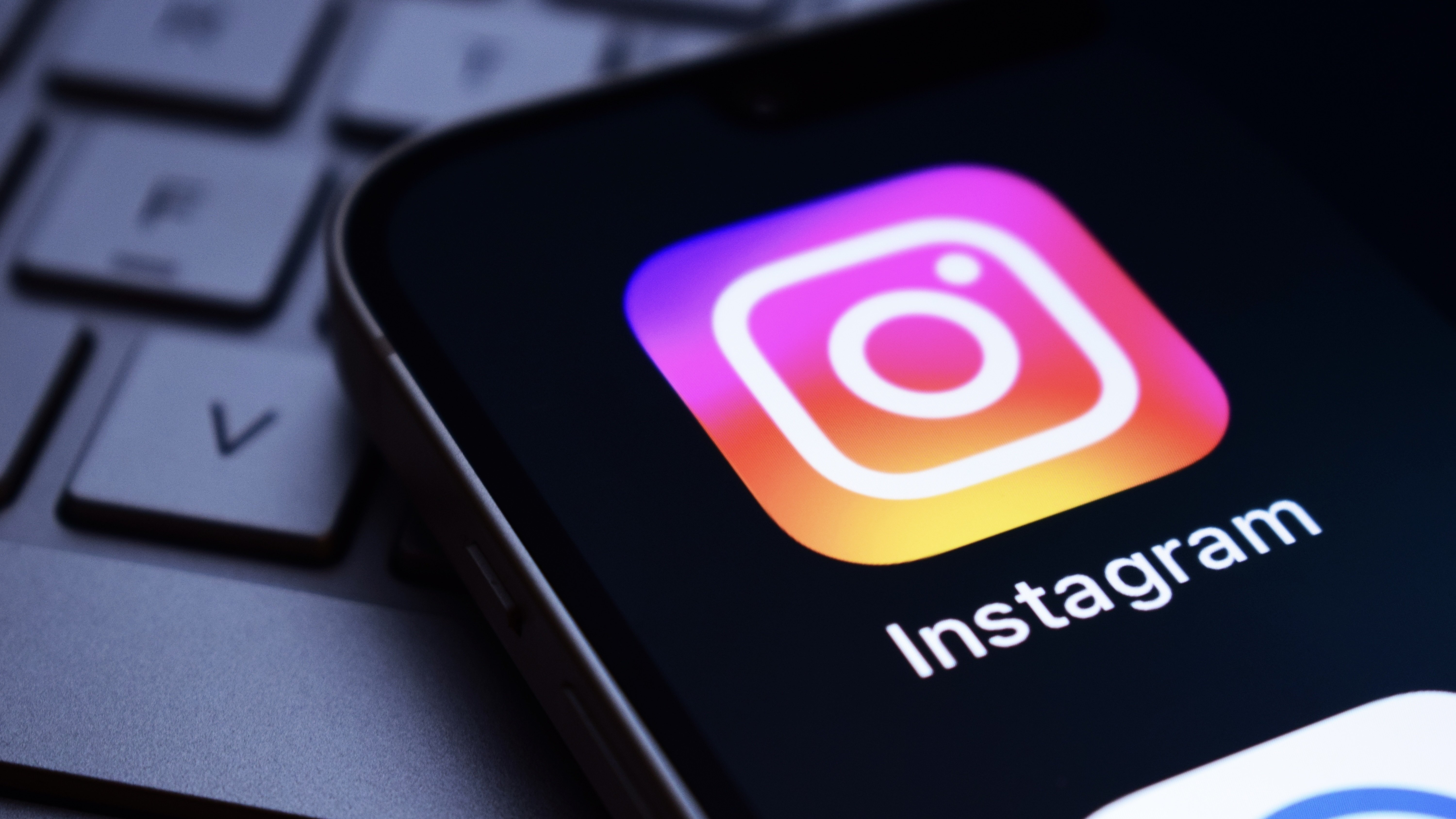 Instagram algorithm update targeting aggregator accounts showing reach impact
