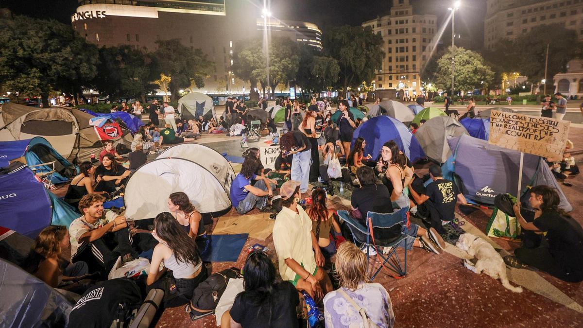 Housing activists occupy Barcelona's central plaza demanding rental protections