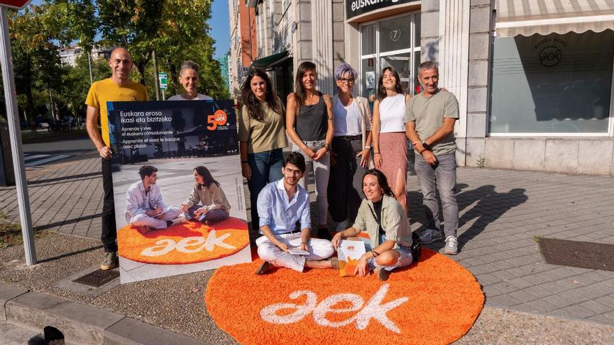 AEK euskaltegi enrollment campaign