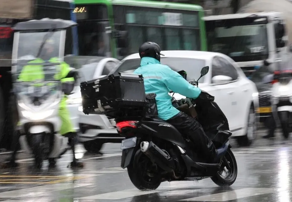 Article on delivery rider status ruling