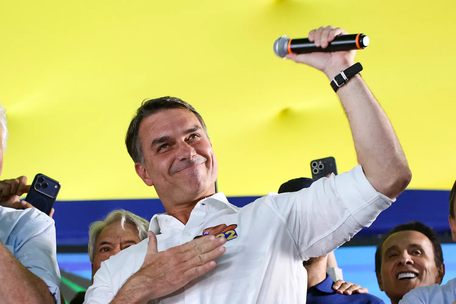 Flávio Bolsonaro durante campanha