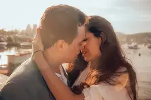 Couple kissing — illustrating the evolutionary science of attraction discussed in Justin Garcia's new research