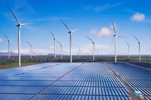 Solar and wind farm capacity expansion across U.S. regions