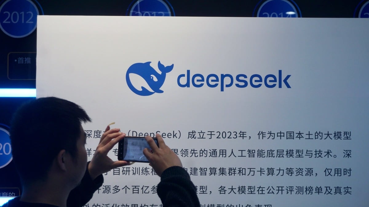 DeepSeek V4 Preview compared to ChatGPT, Claude, and Gemini