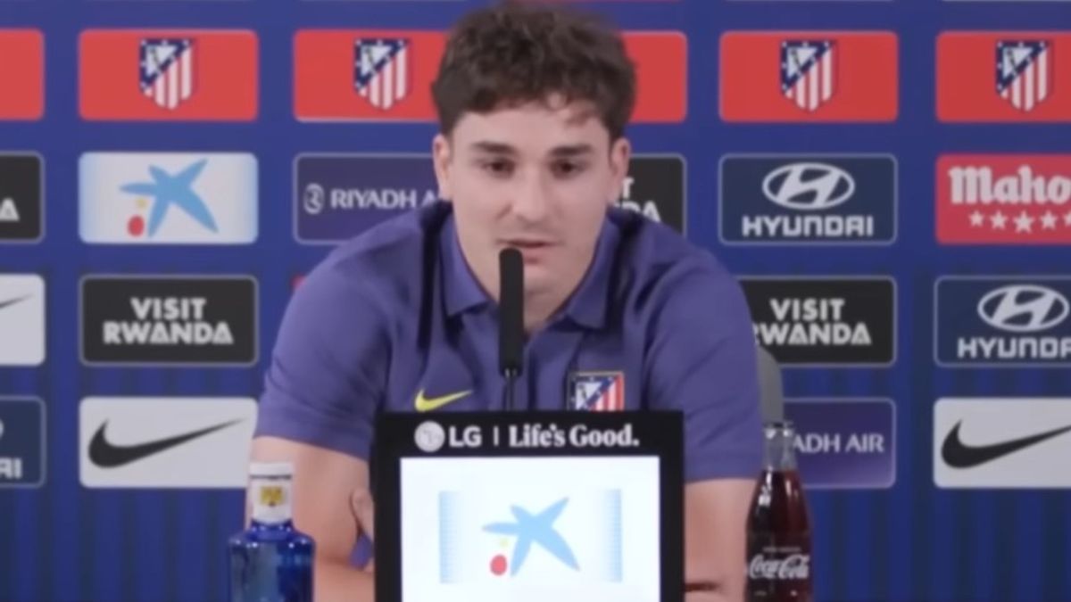 Julián Álvarez in action for Atlético Madrid — Arsenal's reported £80m striker target