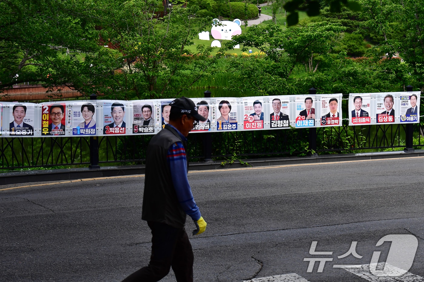 Image related to the June 3 local election poll