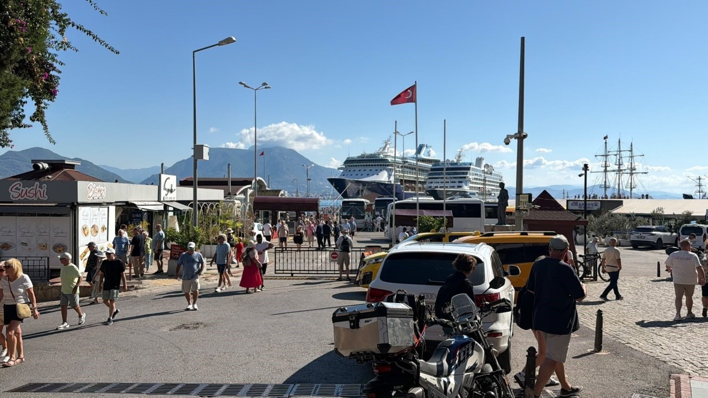 Descriptive caption: Türkiye targets $70 billion in tourism revenue for 2027
