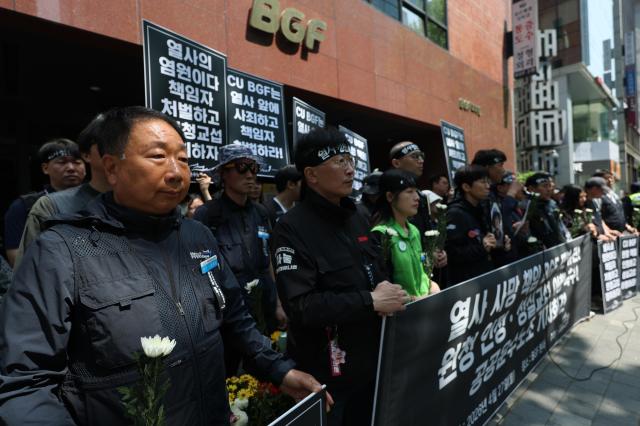 KPTU members holding a press conference at BGF Retail headquarters