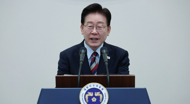 이재명 대통령이 수시 원서접수 장애와 관련해 공정성 확보를 지시하는 모습