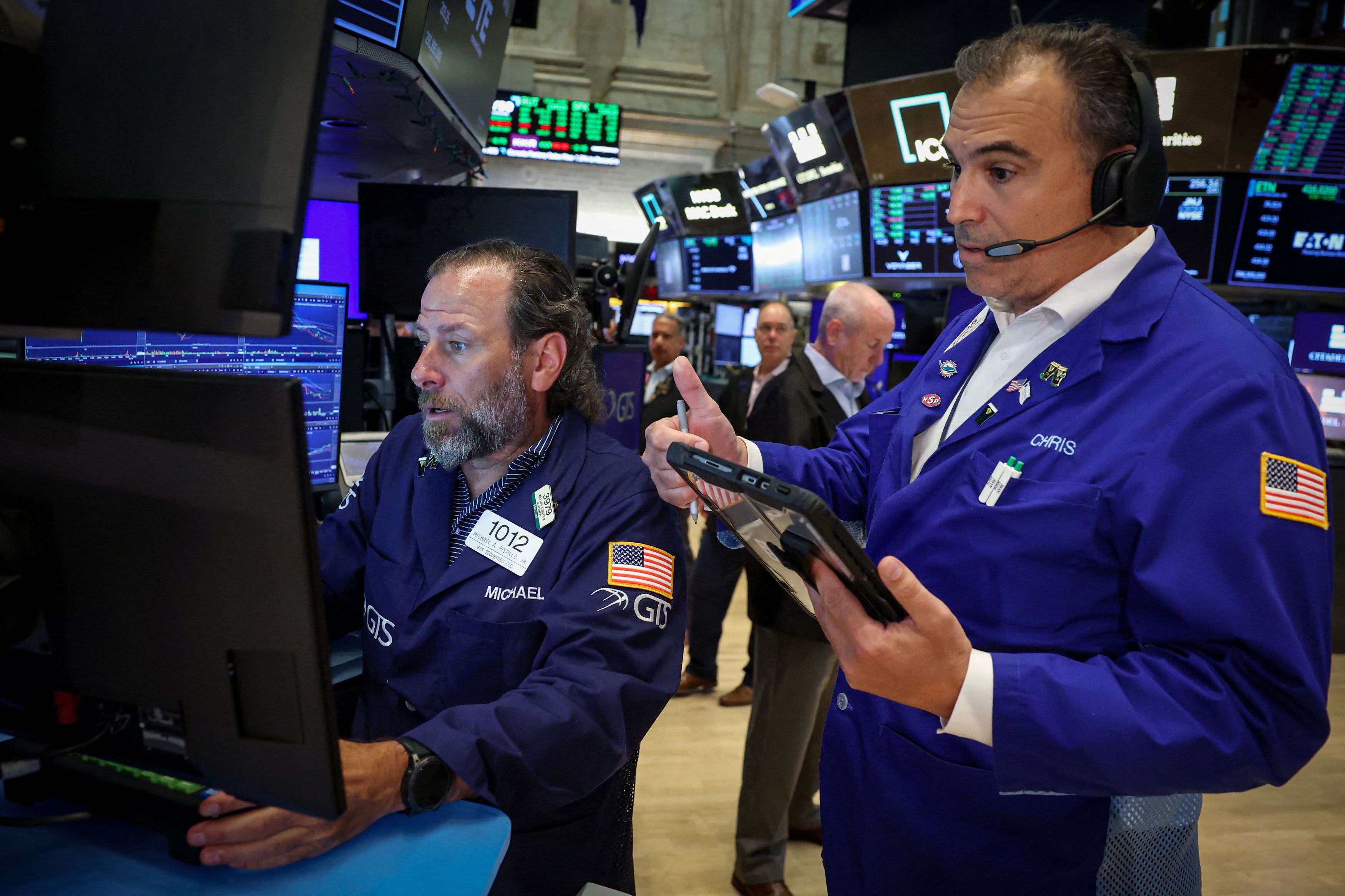 European stock market trading floor during mid-week volatility