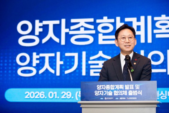 South Korean government officials discussing strategic R&D budget allocations for technology sectors
