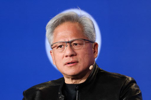 Jensen Huang excluded from Trump’s China delegation; discussions on AI chip control intensify
