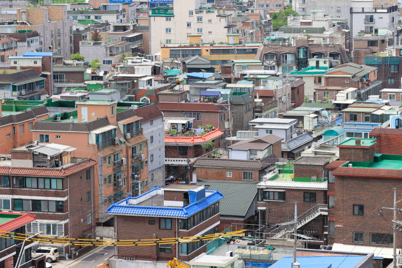 Image related to the jeonse crisis and non-apartment market
