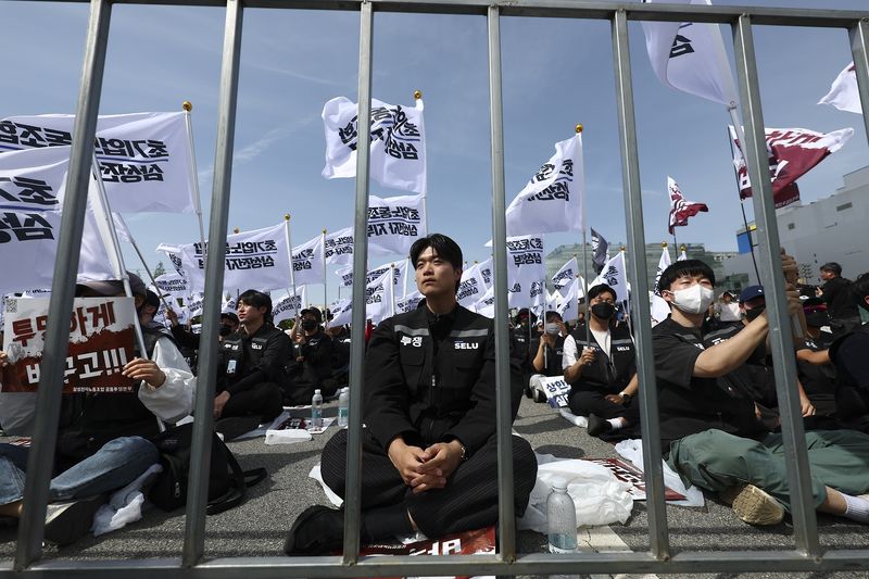 Samsung Electronics Strike Emergency Arbitration Coverage
