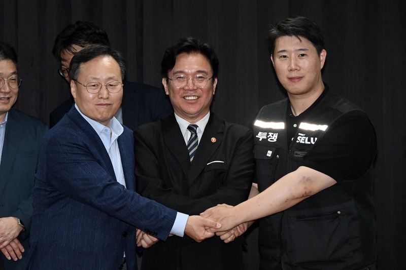 Samsung Electronics labor deal image