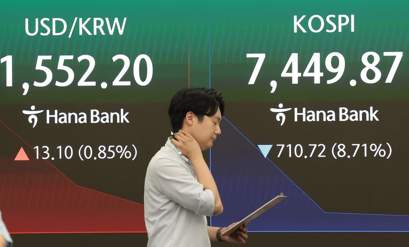 코스피 8.3% 급락, 반도체 대장주 동반 하락