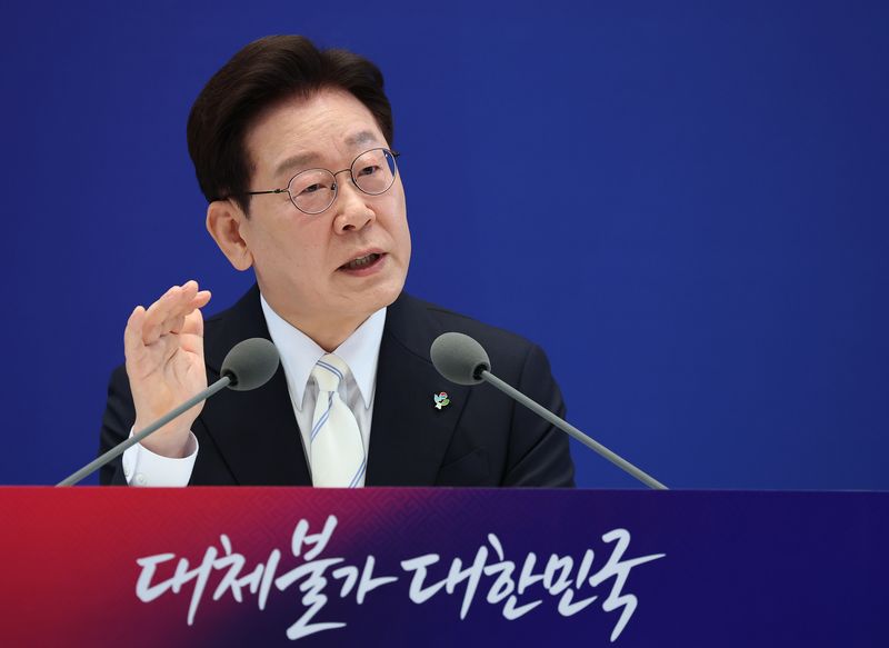 Image related to the government's real estate policy announcement