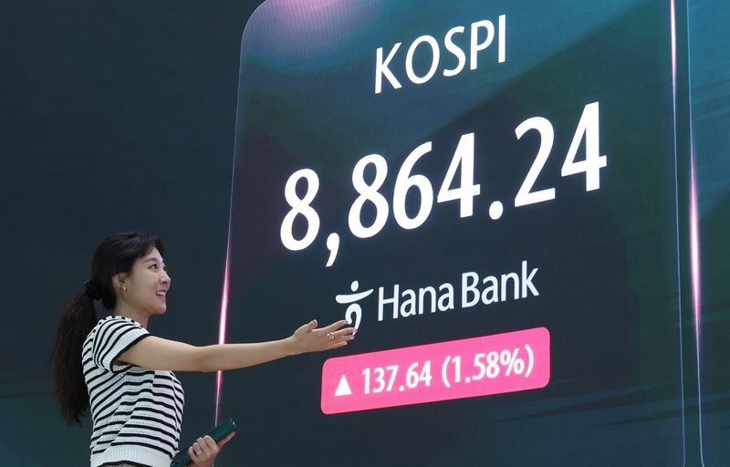 Market experts celebrate KOSPI 9,000
