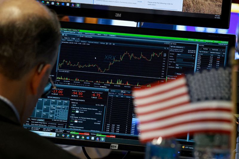 US Market Closes Mixed, Semiconductors Plunge