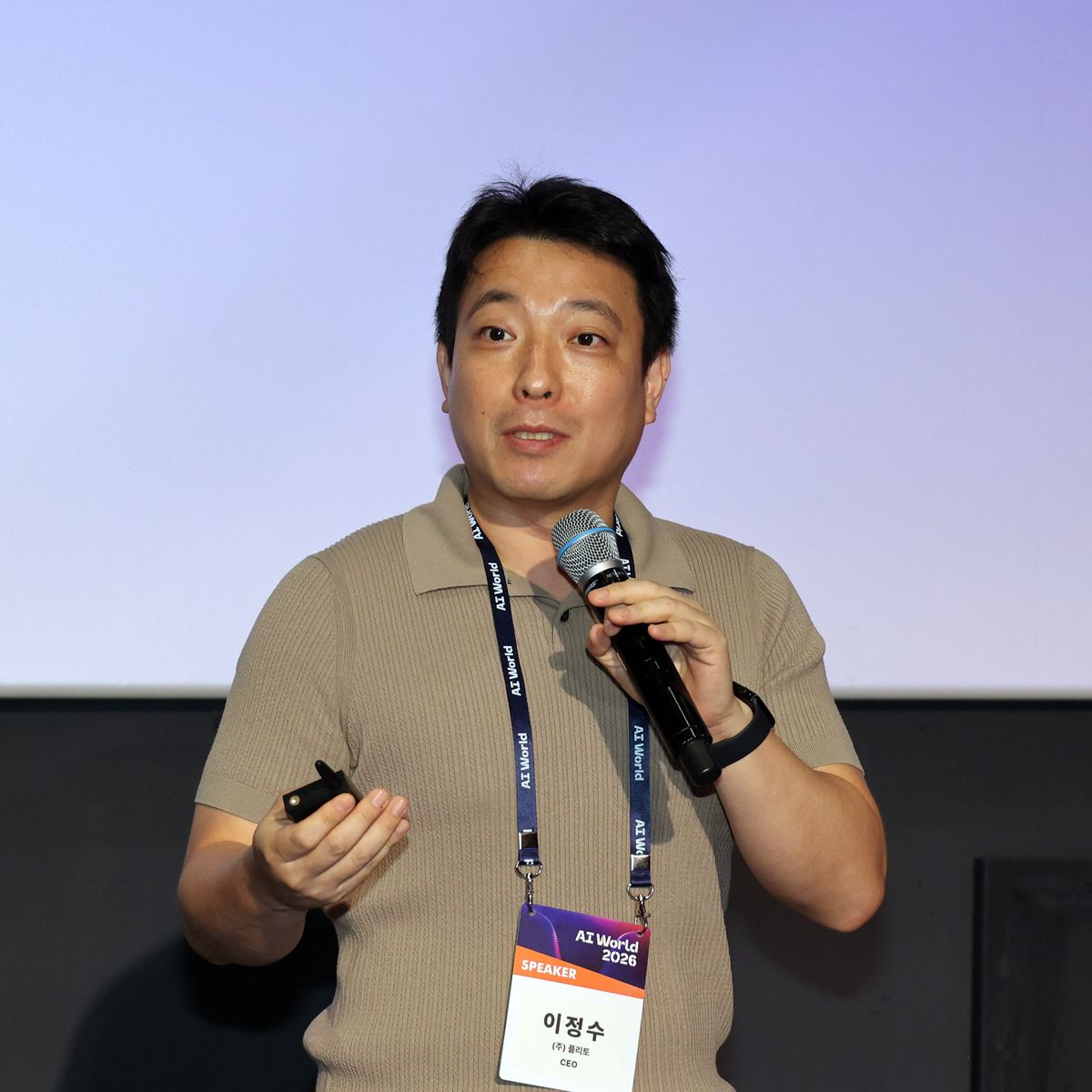 Flitto CEO Lee Jung-soo speaking about the importance of data at AI World 2026