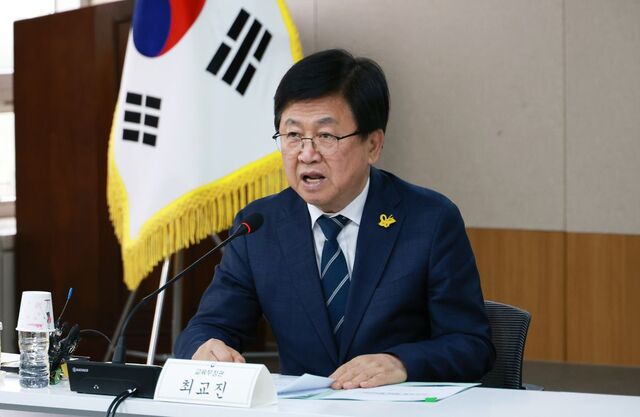 News report on the differing views of President Lee Jae-myung and the Minister of Education