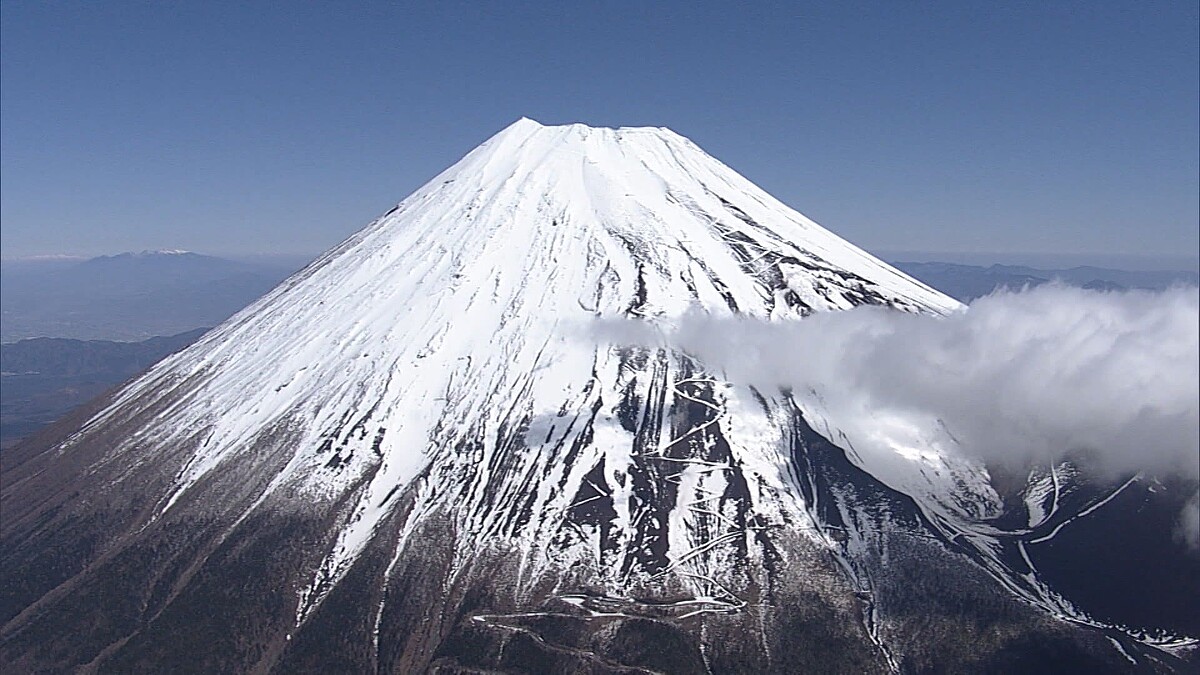 Yamanashi Prefecture announces paid helicopter rescues for Mount Fuji off-season climbers