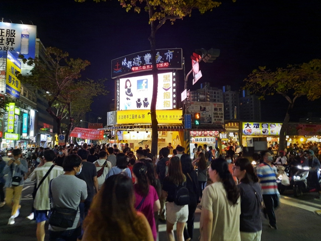 Vacant stalls at Ruifeng Night Market with rental signs