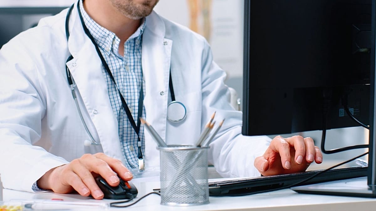 Illustration of AI attempting patient diagnosis — depicts a digital brain overlaid on a stethoscope