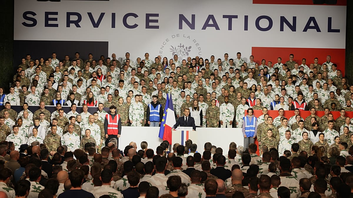 Illustration of the national service launch in France