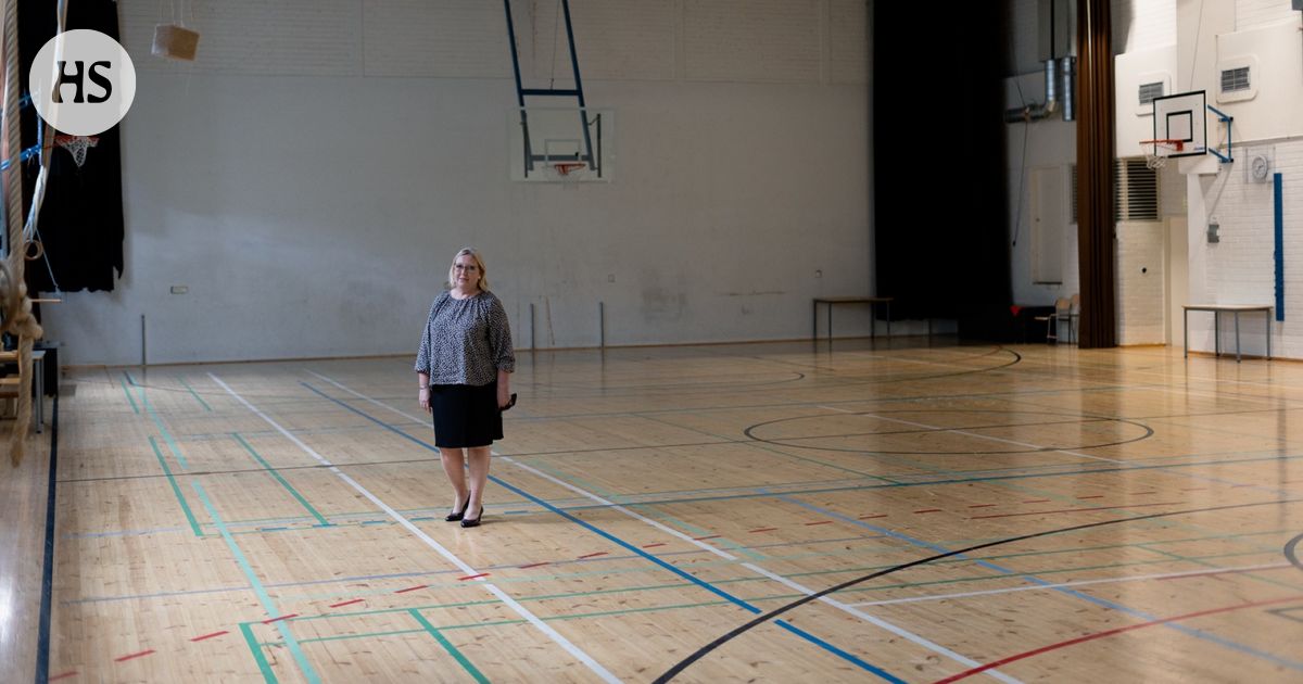 School principal discussing phone ban