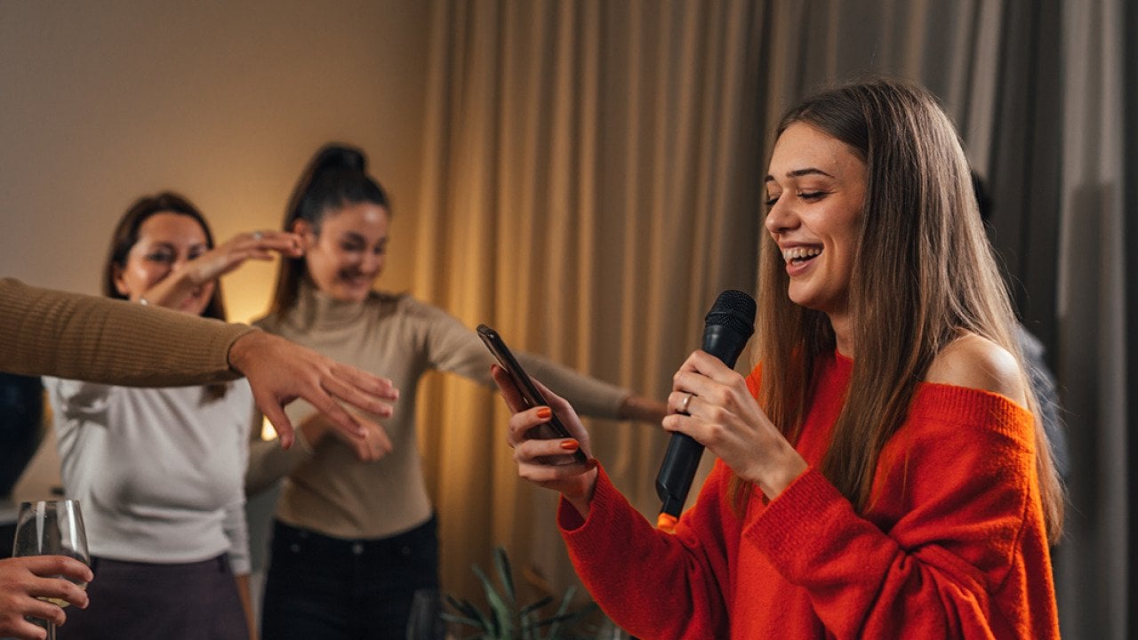 House parties emerging as a popular alternative to dating apps for meeting potential partners in 2026