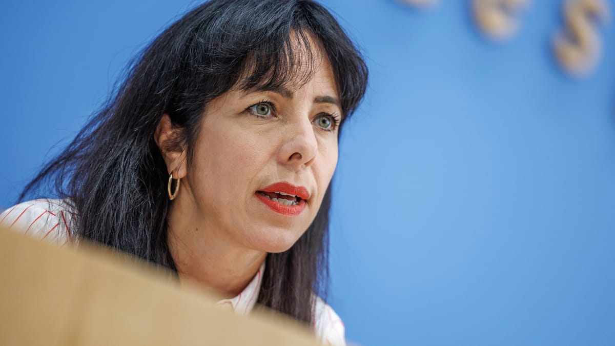 Berlin elected official Elif Eralp addresses housing policy at a September 21 campaign event