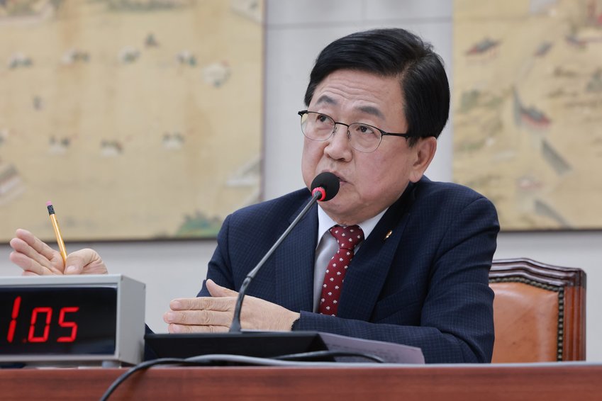 수시 접수 먹통 사태 관련 답하는 최교진 교육부 장관