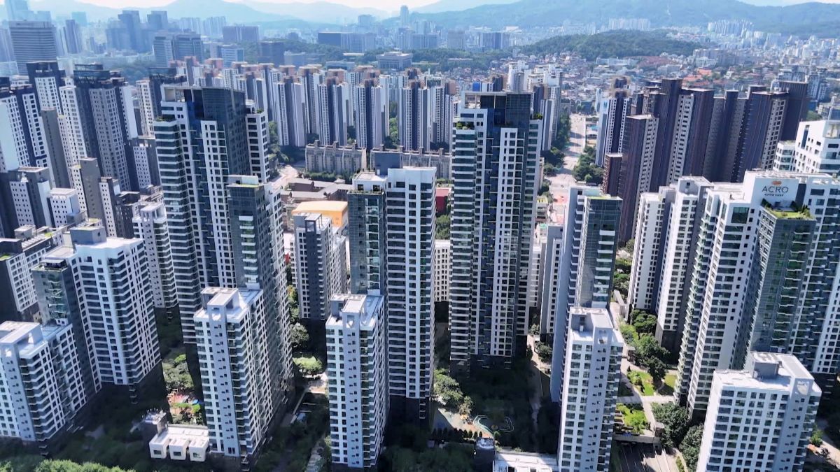 Seoul apartment market data visualization