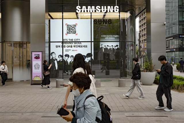 Samsung and TSMC competing 2nm roadmap strategy comparison