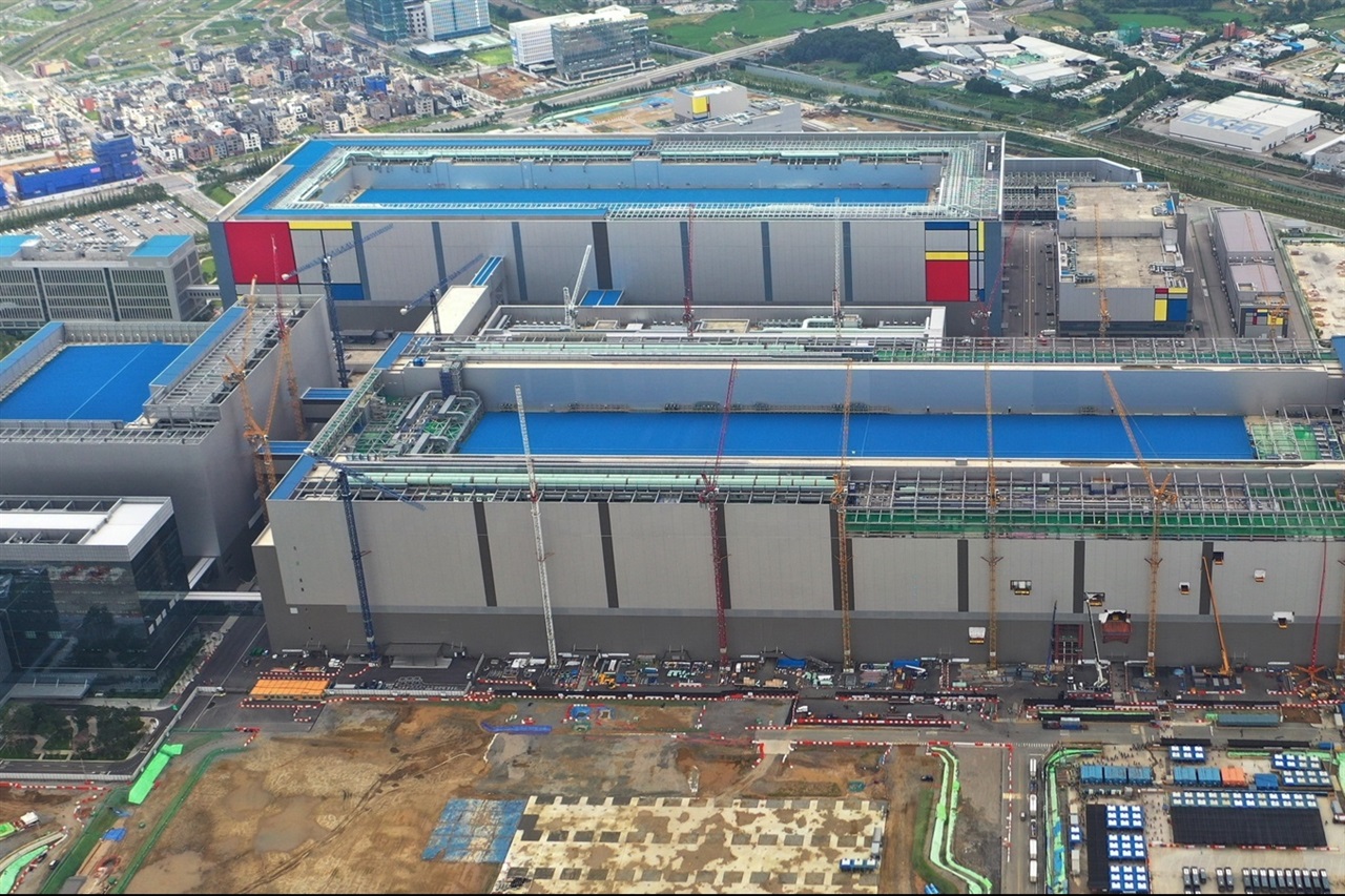 Samsung Electronics HBM DRAM P4 Production Transition Report
