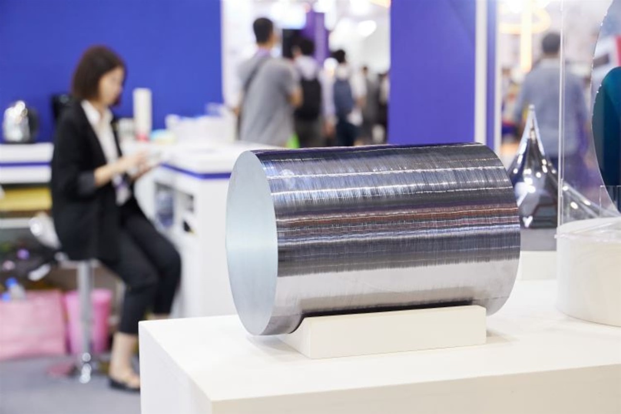 Polysilicon material and industrial production