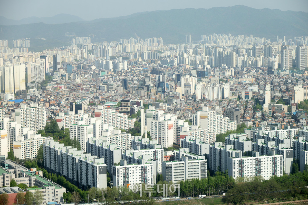 Scene of the June housing market opening