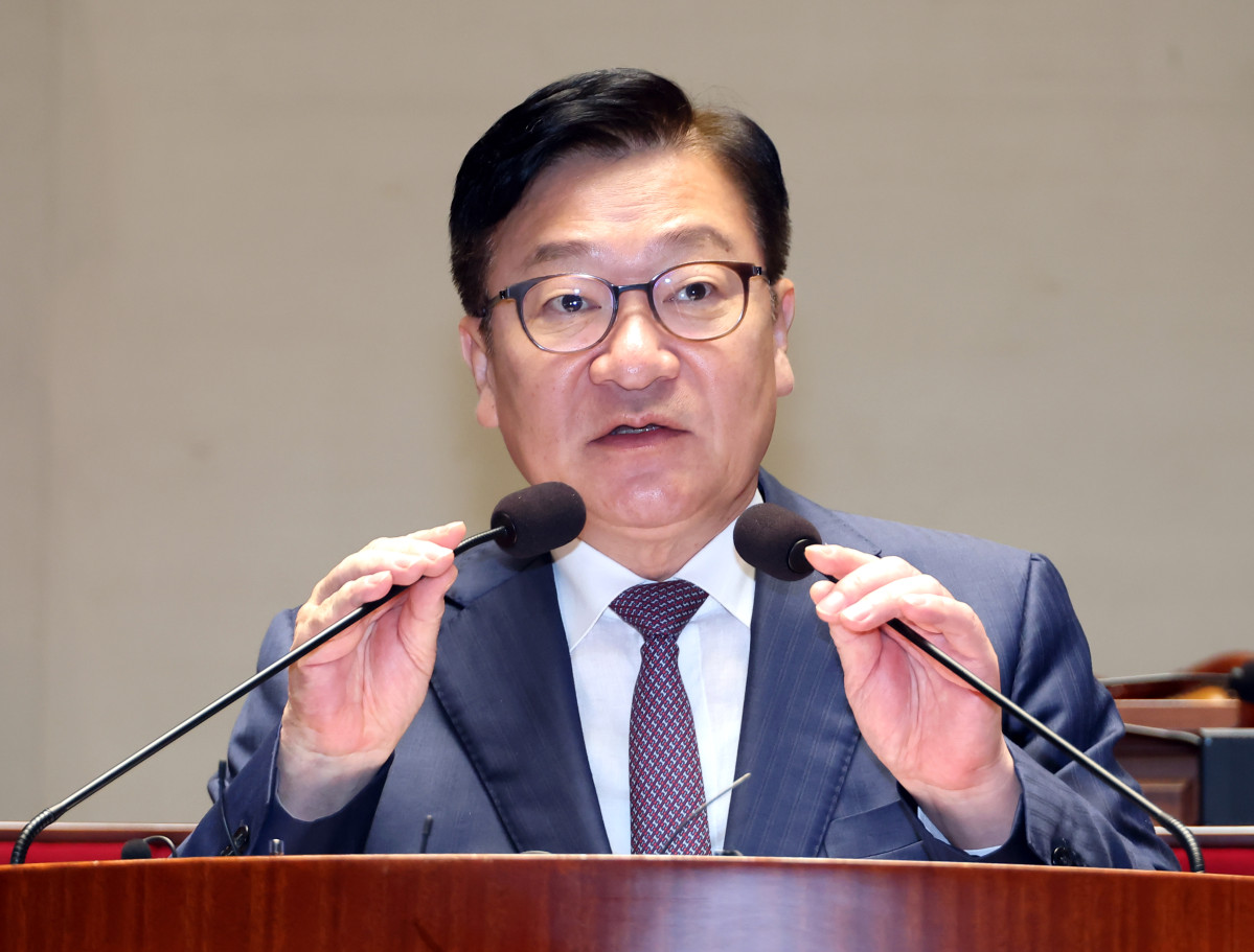 국민의힘 정점식 원내대표가 국회 의원총회에서 발언하고 있다