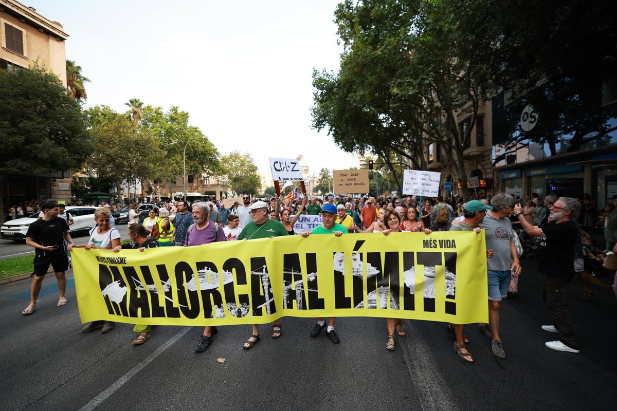 Mallorca protest against mass tourism