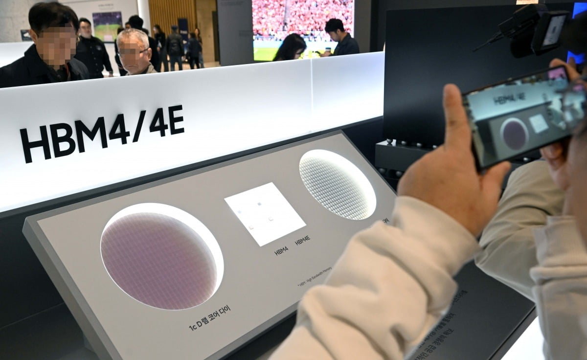 Samsung related image