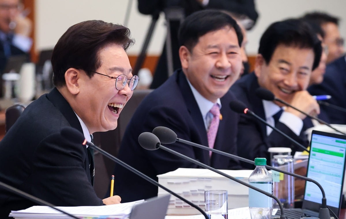 Report on exchange rate crossing 1,500 KRW