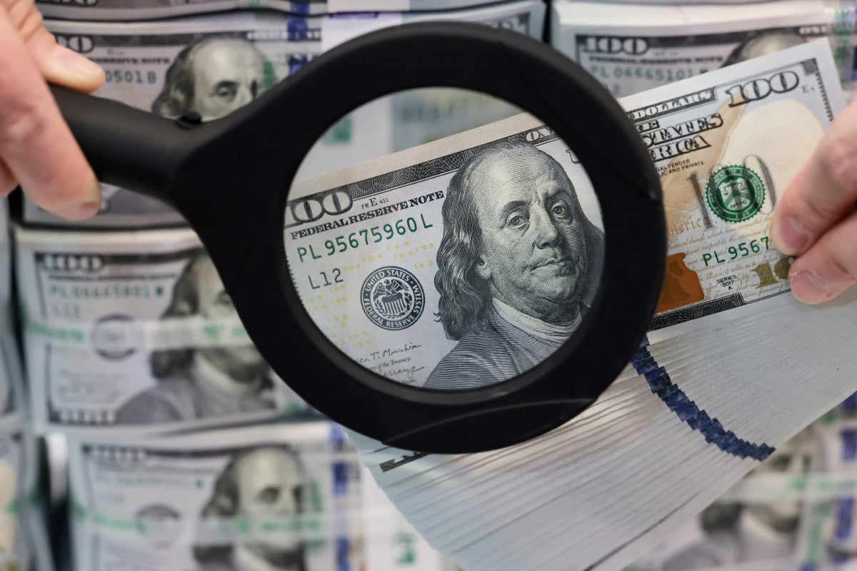 Won weakening as exchange rate surges