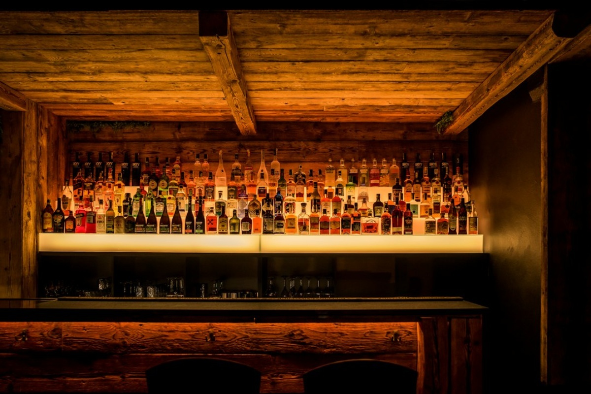 VV's Cocktail Room interior